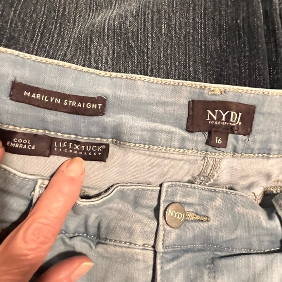 NYDJ Women’s Cropped Jeans - Picture 3 of 3